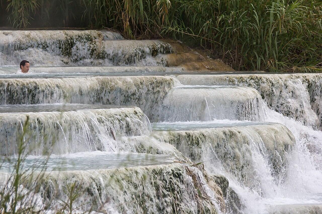 Le vasche di travertino delle Cascate del Mulino a Saturnia