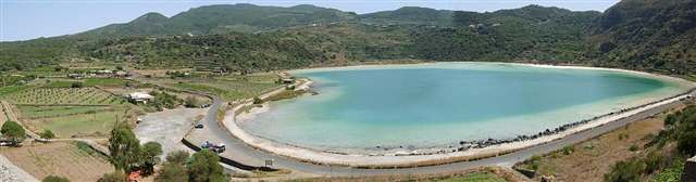 Foto: Goldmund100 (CC BY-SA 3.0) Il Lago Specchio di Venere a Pantelleria