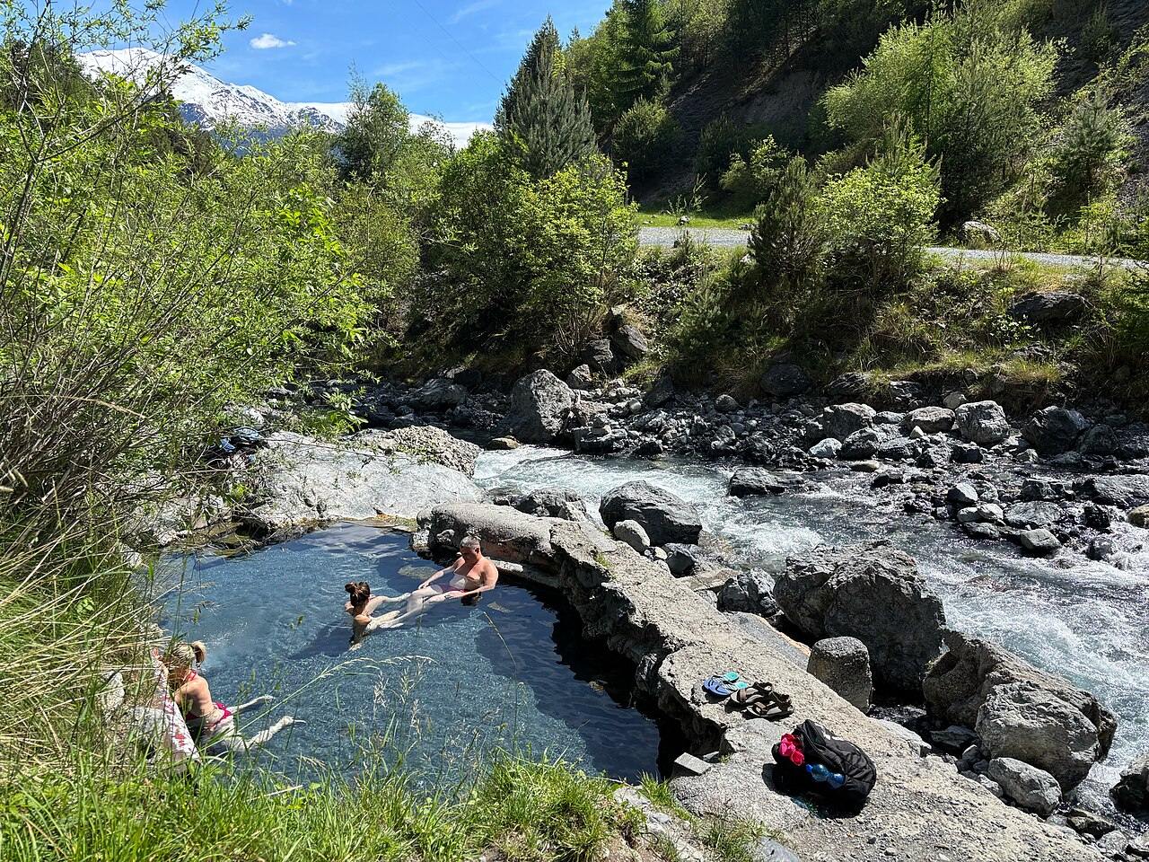 La pozza termale libera lungo il torrente, sopra Bormio