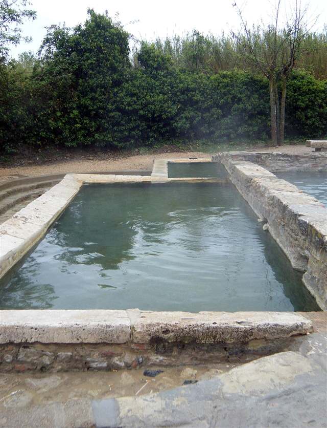 Foto: Albarubescens (CC BY 4.0) Il Bagno Grande, vasca termale storica di San Casciano dei Bagni