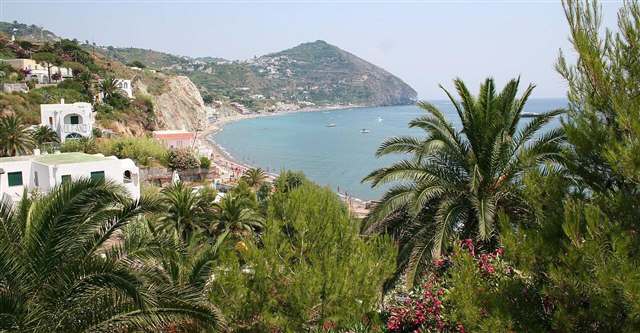 Foto: Rudolfo Kithera (CC0) La spiaggia dei Maronti vista dall'alto